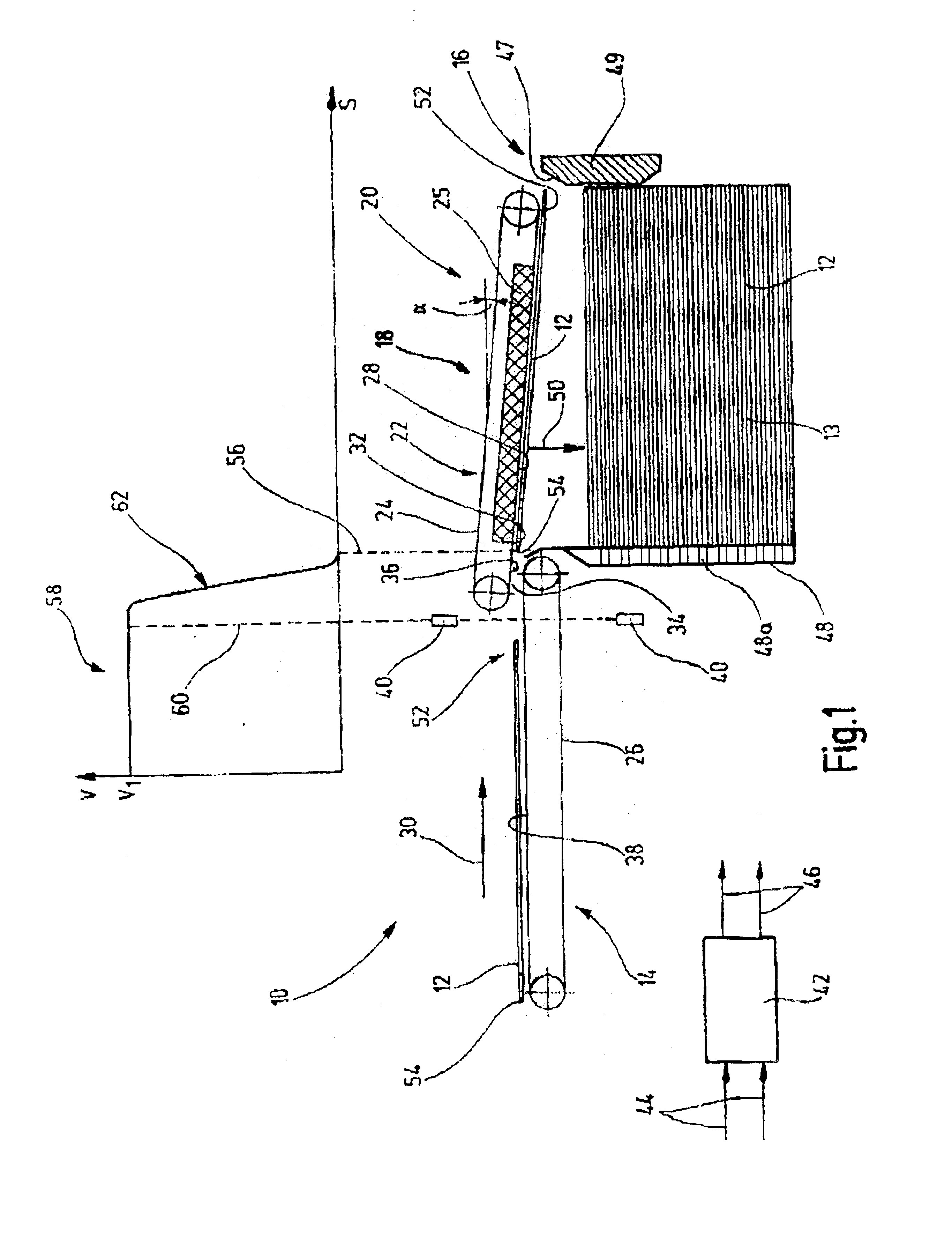 Apparatus for transporting and stacking goods, in particular in the form of plates, and corresponding process