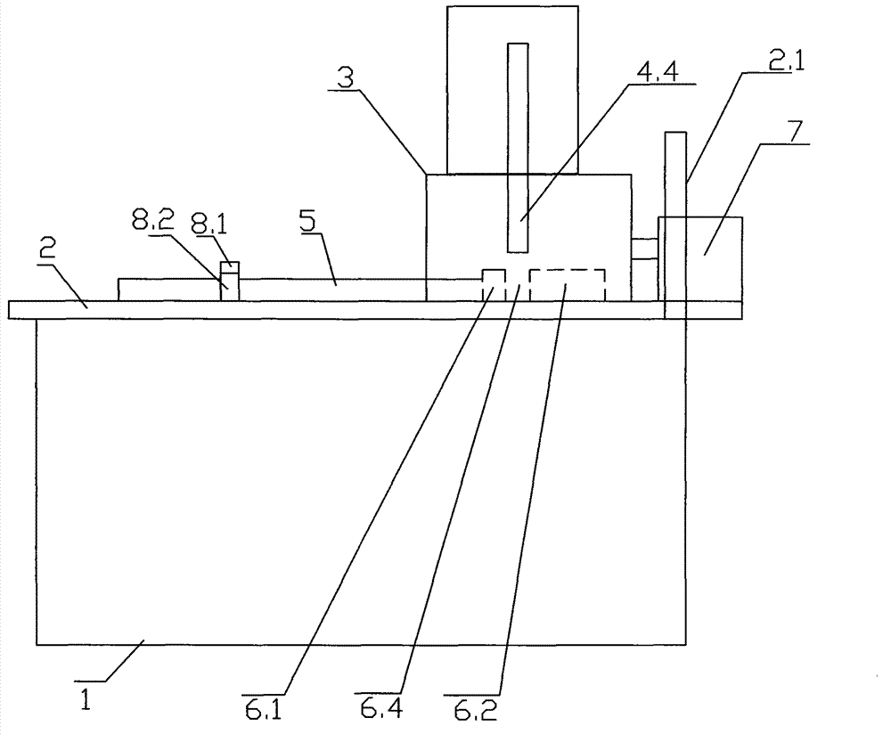 Automobile sealing strip trimming device