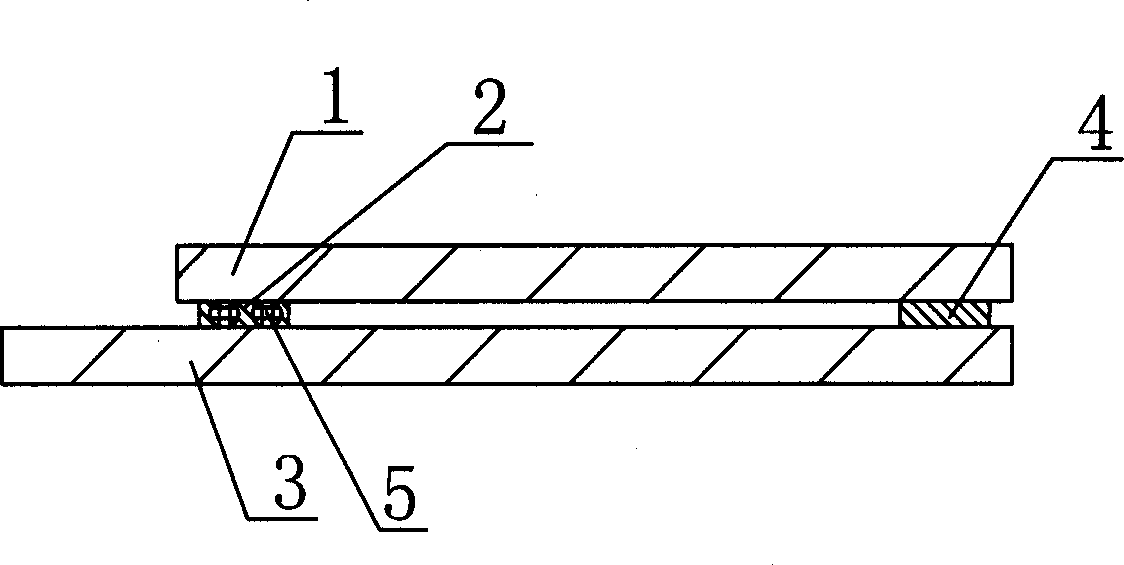 Liquid crystal display capable of preventing short circuit of electric gold ball, and preparation method