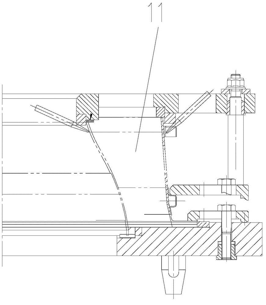 Welding back ventilation protection device and welding back ventilation method