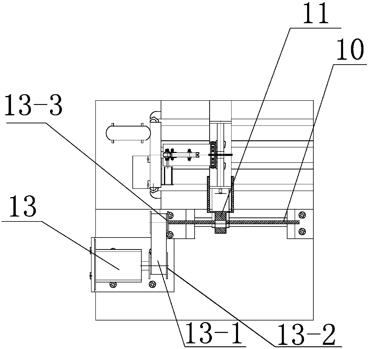 Device and method for enabling thickness of retainer locking claw to be consistent