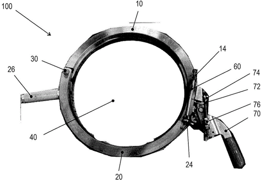 Device for rounding hollow-cylindrical workpiece