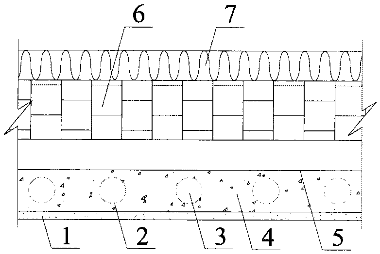 Active and passive collaborative heat storage wall heating system for solar greenhouse