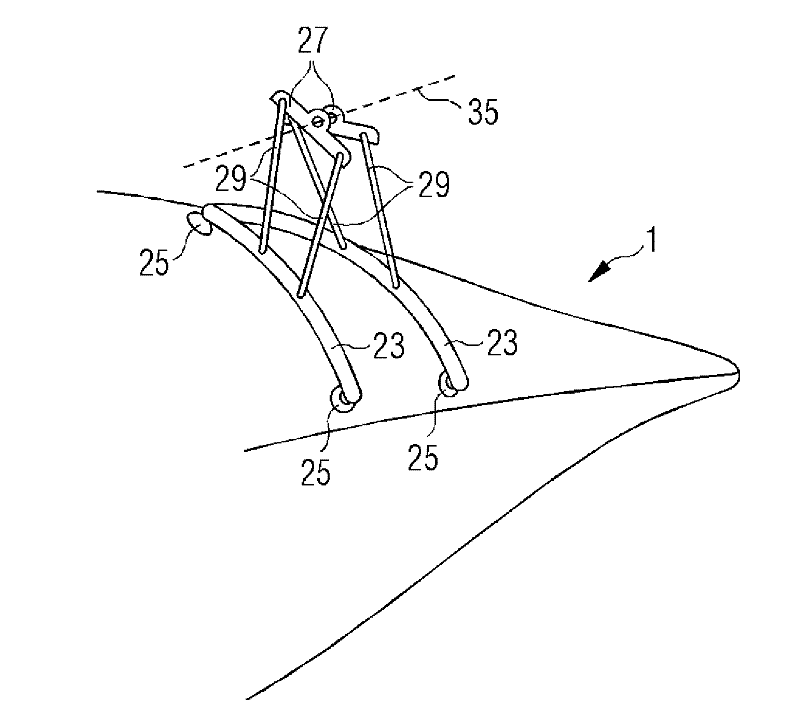 Method of detecting wrinkles in a fiber reinforced laminated structure and auxiliary device for performing thermal scans