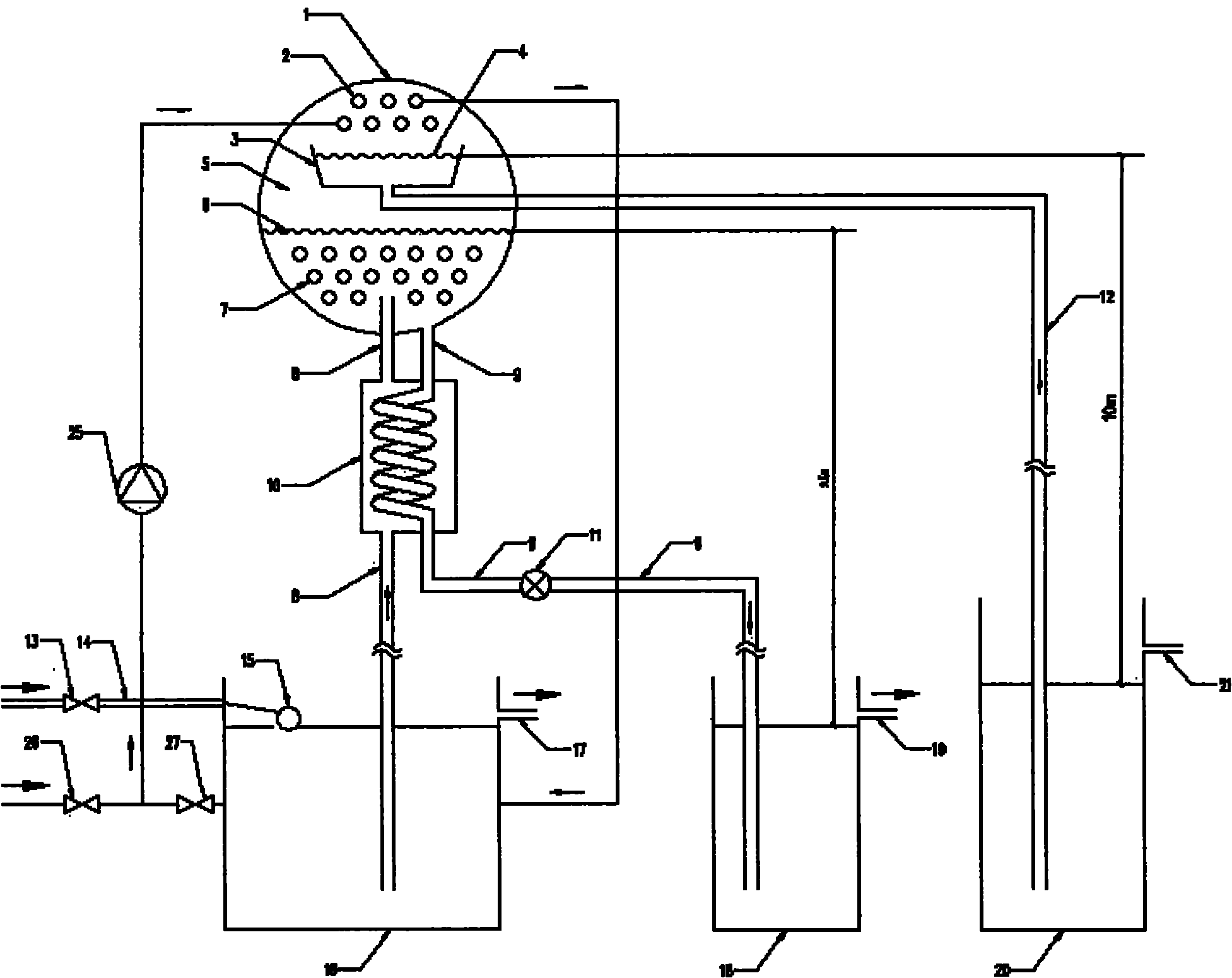 Low-temperature heat energy driven device for distilling and separating water evaporated under negative pressure