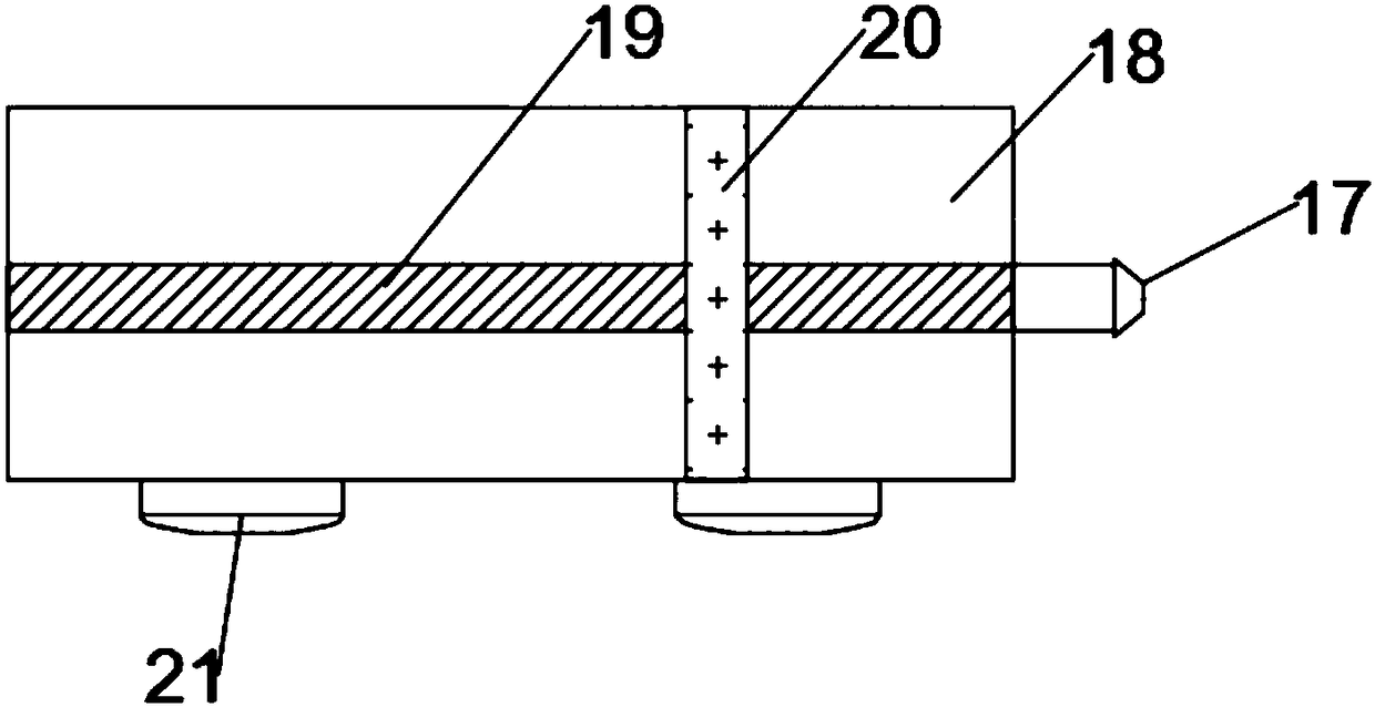 Medical waste treatment device having good pulverizing effect and high safety