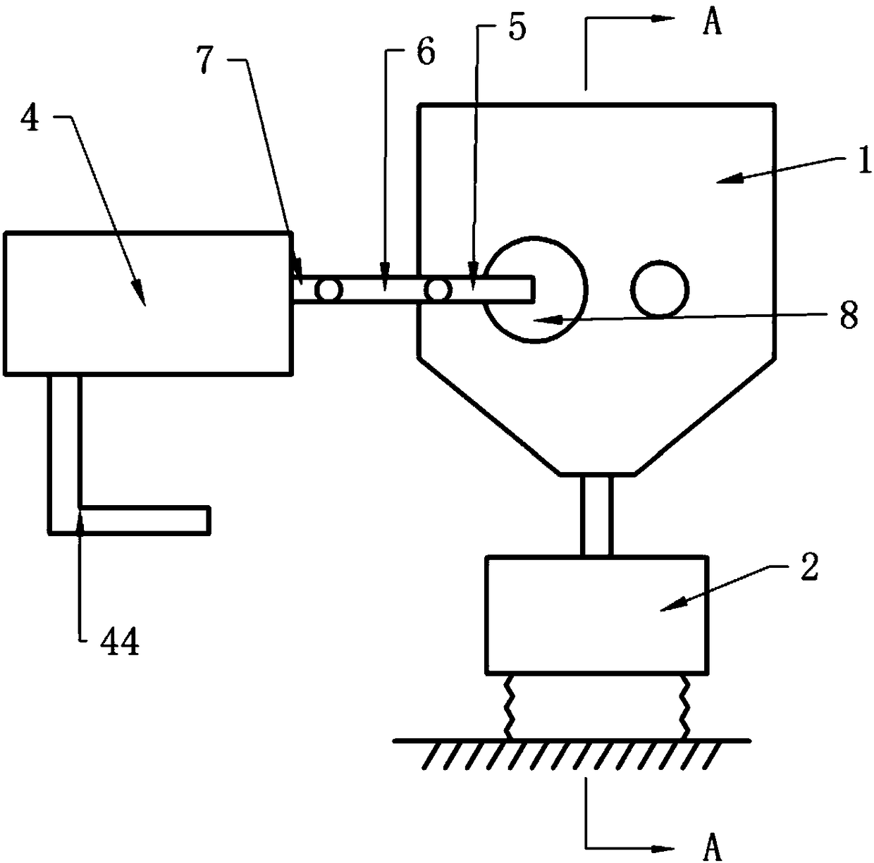 Smashing device for fertilizer processing