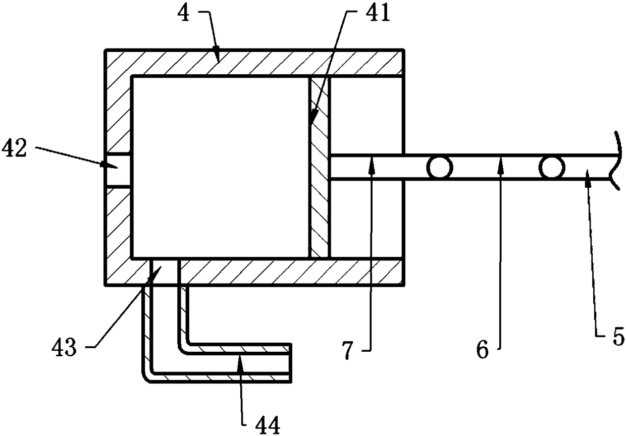 Smashing device for fertilizer processing