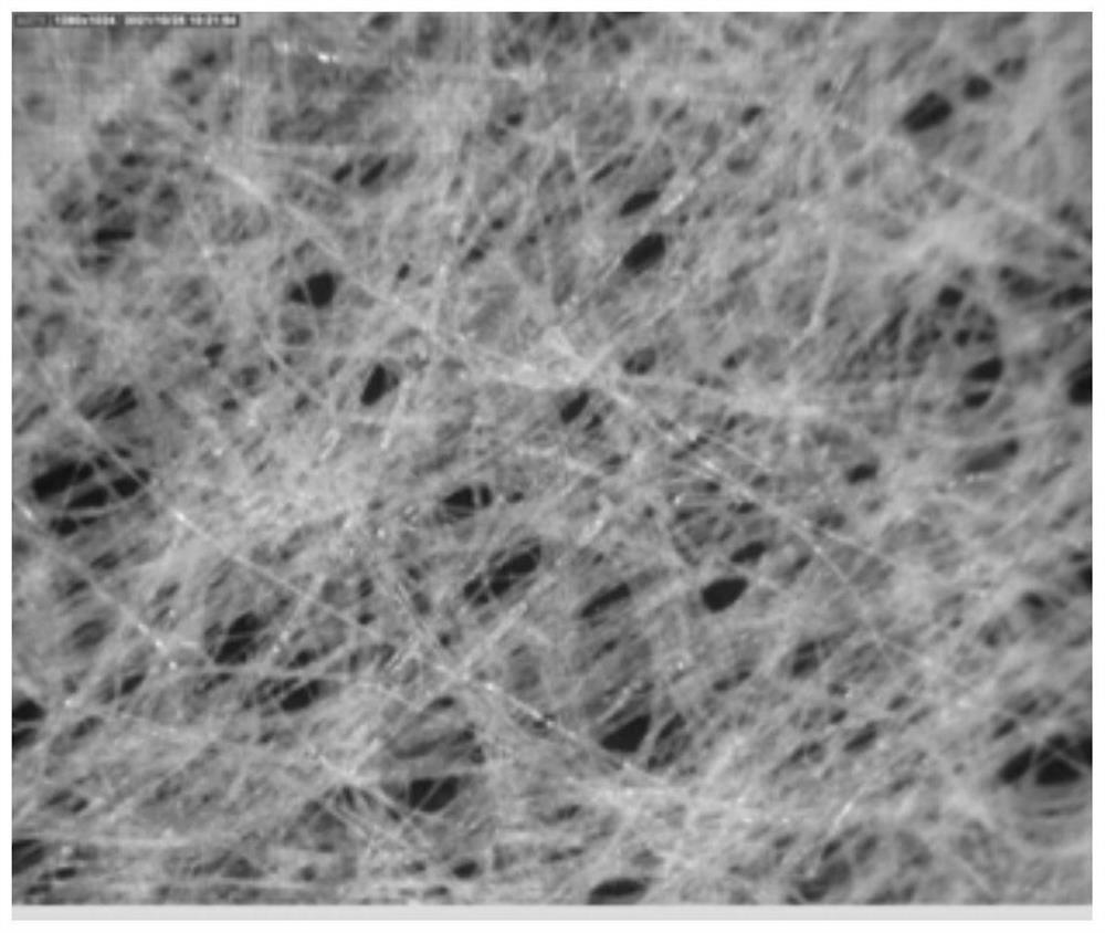 Low-tightness carbonization-free solid electrolytic capacitor paper and preparation method and application thereof