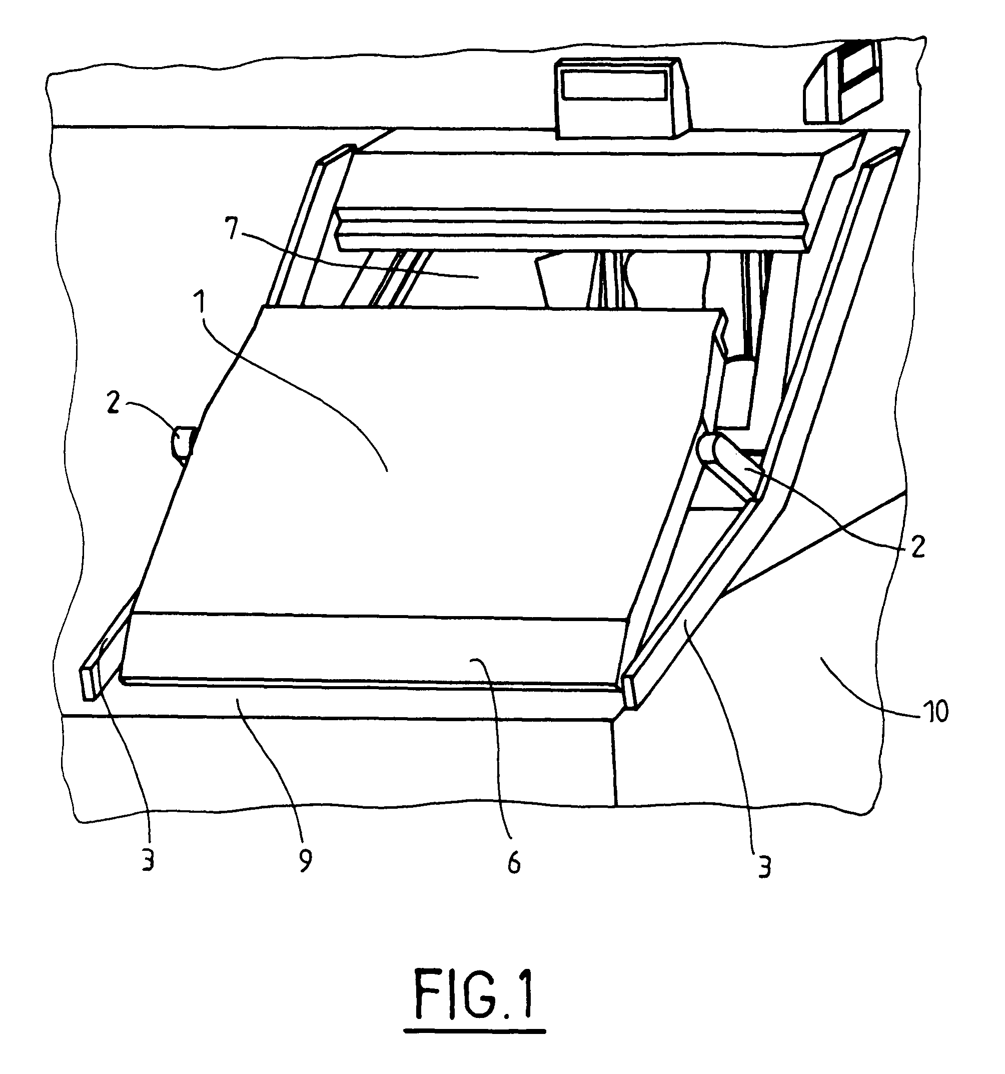 Protection device for an observation screen of a vehicle
