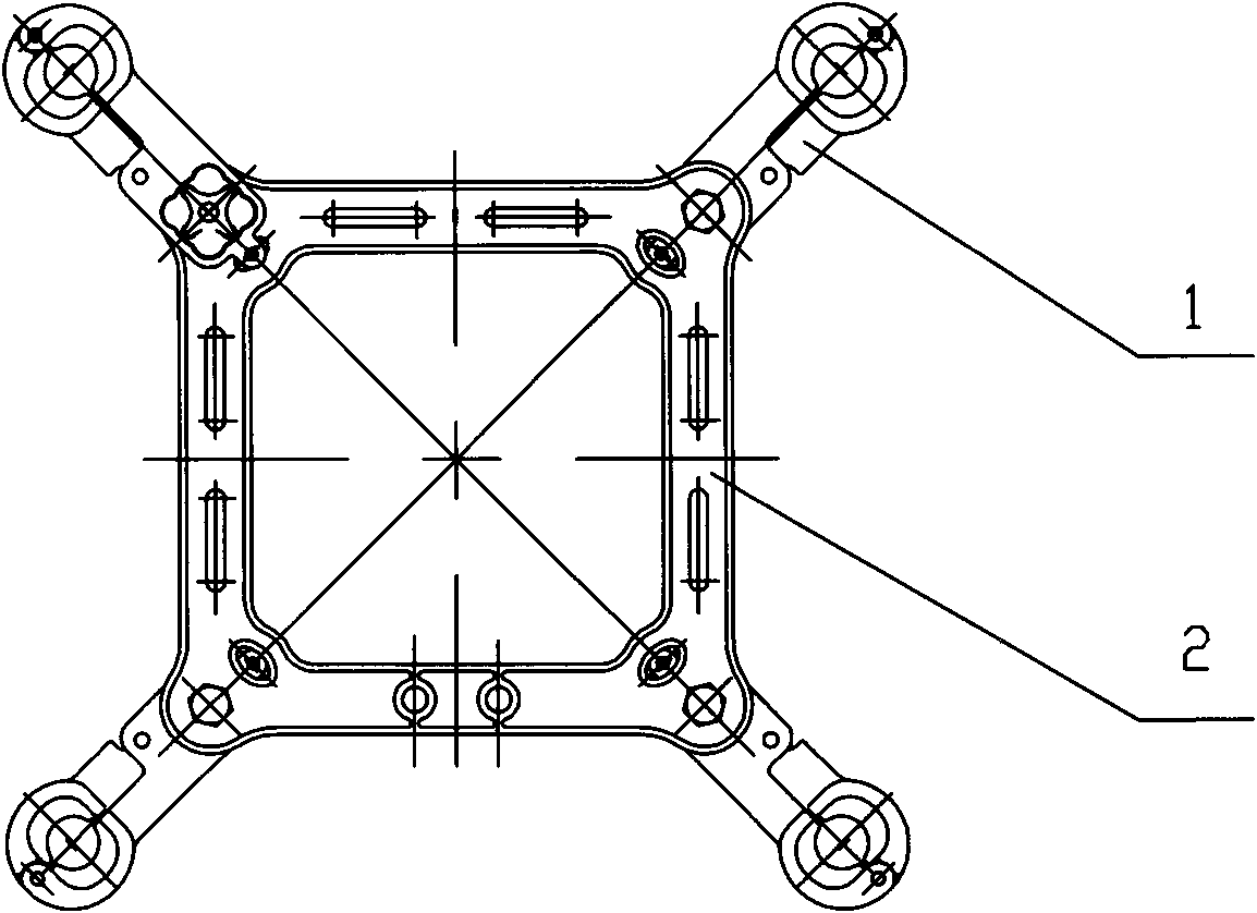Turn buckle typed steplessly adjustable phase-to-phase spacer bracket
