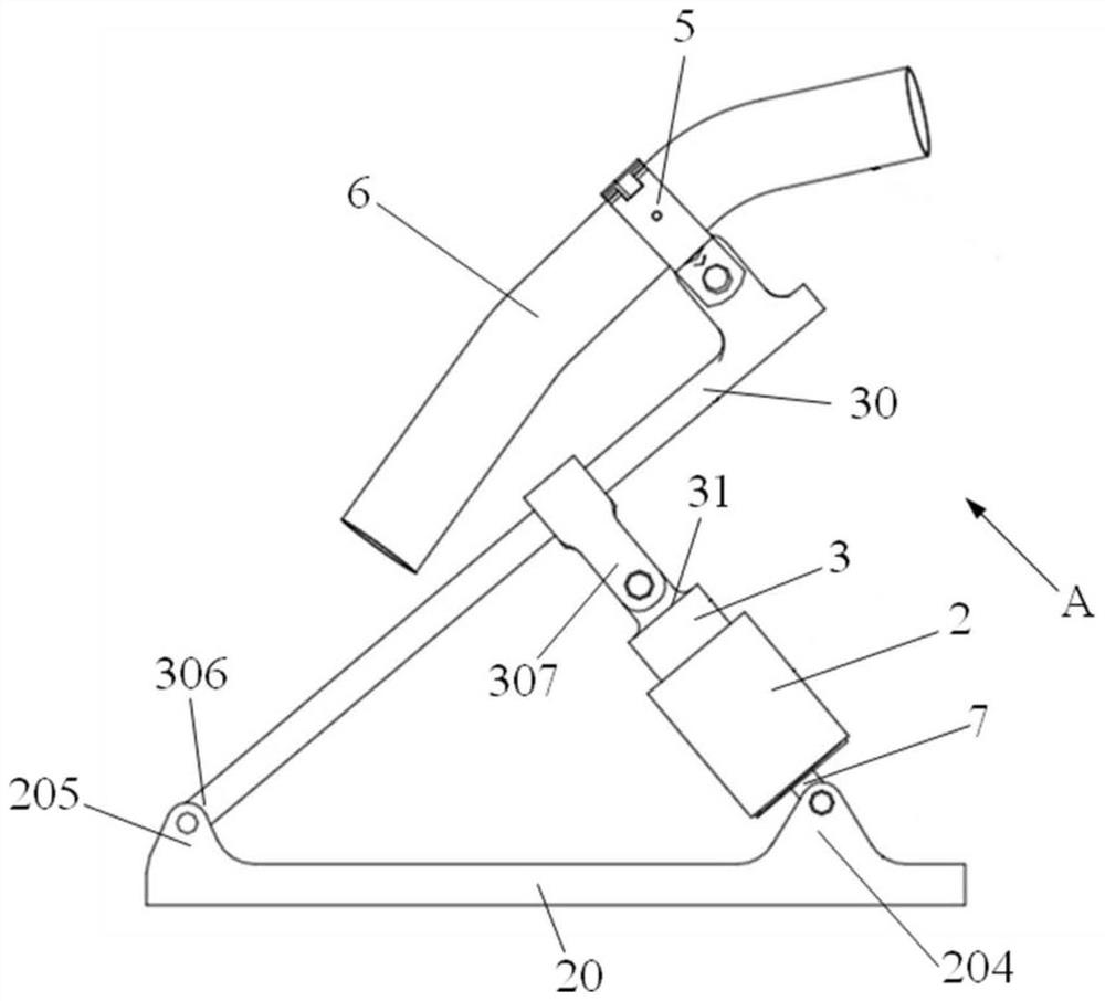 Pipe fitting support and thermal deformation compensation device for pipe fitting support
