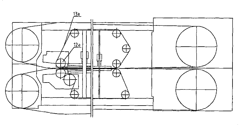 Adjusting device for correcting deviation of steel band by adjusting feeding shaft