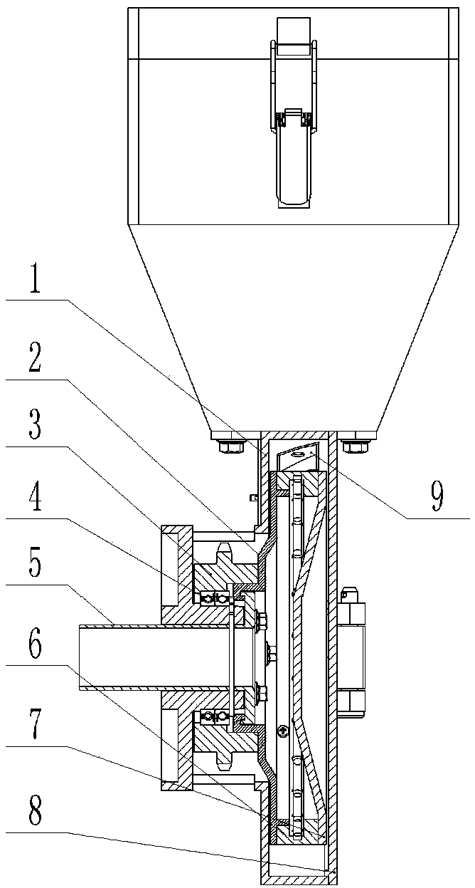 Synchronous low pressure circumferential air suction precision seed metering device