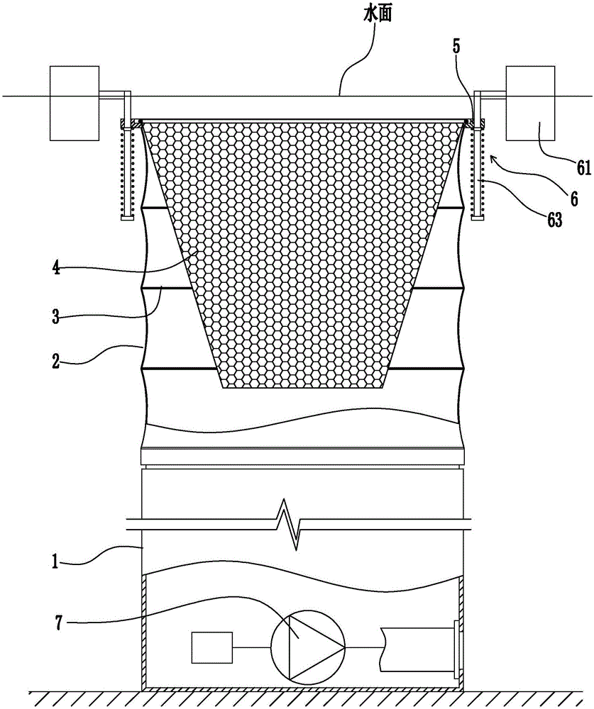 Automatic collecting device for floating objects on water