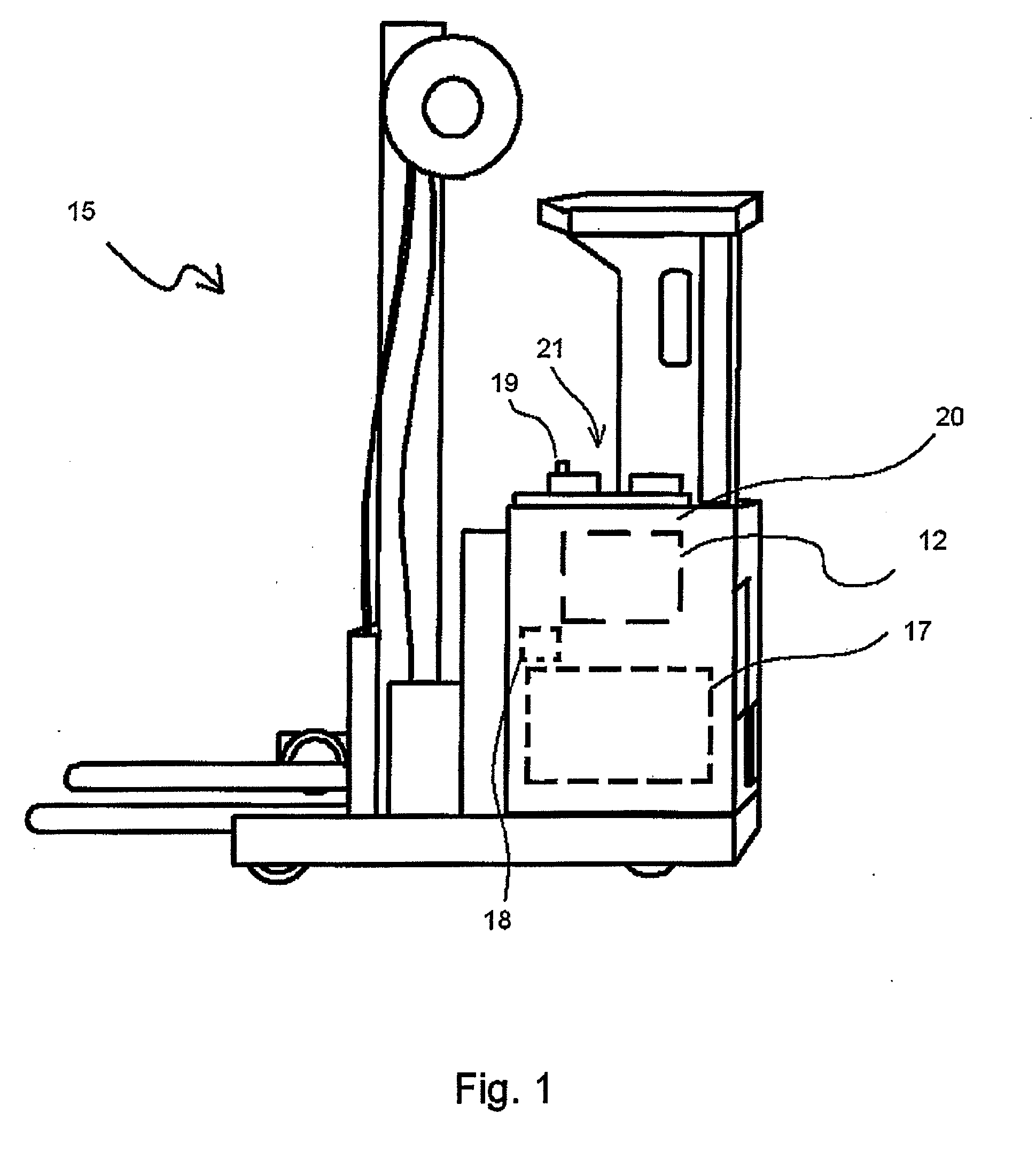 Method for cleaning hydraulic liquid, computerprogram product, control unit, and industrial truck