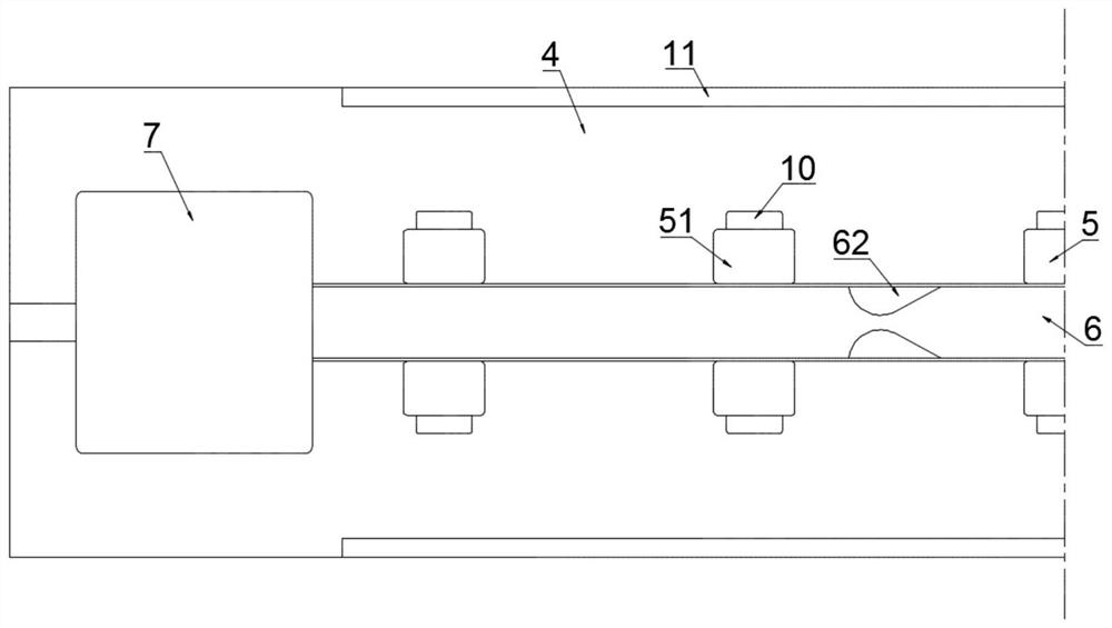 Resonance type wood plate drilling and debris removing device