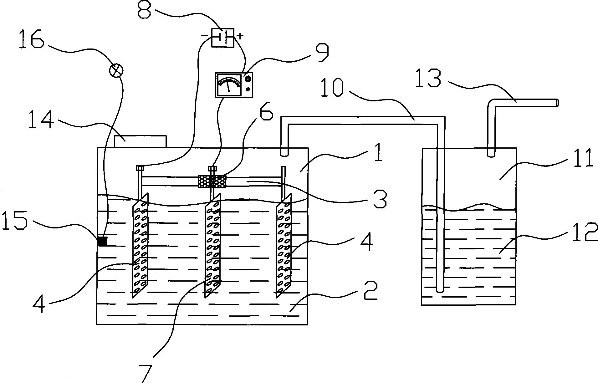 Hydrogen and oxygen electrolyzing device and fuel-saving automobile