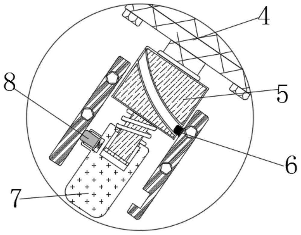 Crusher main shaft cutter replacement and heat dissipation auxiliary device