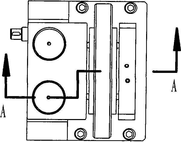 Vertically lifting lower pinch wheel adjusting device