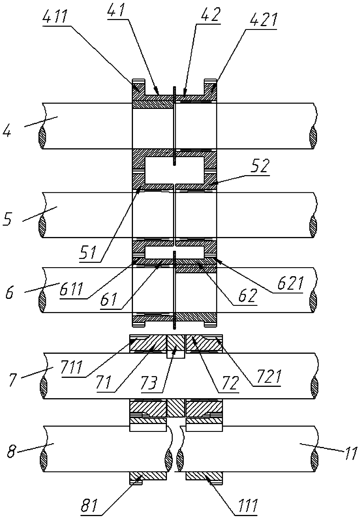 Four-channel alternating drafting, winding-twisting and coating ring-spun fancy yarn forming device and method