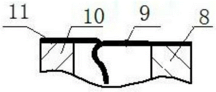 Explosive welding forming device for composite head made of titanium and common low-alloy steel