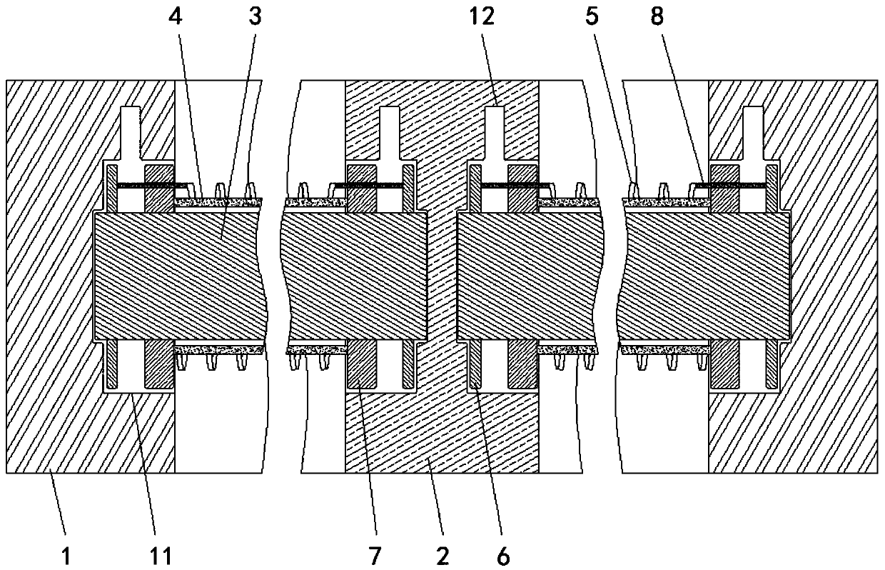 Electric rod sieve plate capable of being automatically cleared by utilizing speed difference and used for sticky wet coal