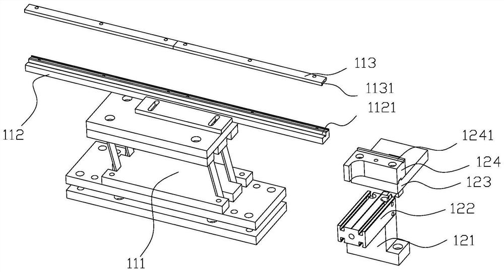 Female header feeding and conveying device and method for producing pin header connection terminals