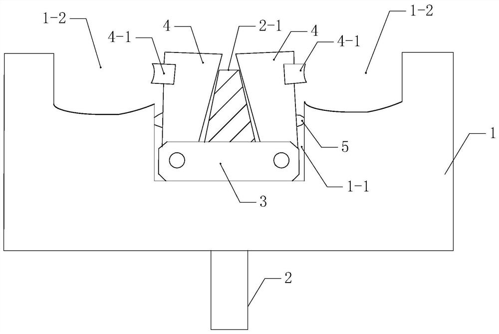 Clamping mechanism suitable for cable conveying and cable conveyor