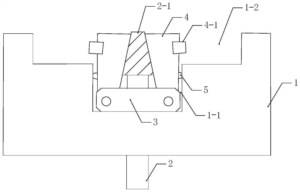 Clamping mechanism suitable for cable conveying and cable conveyor