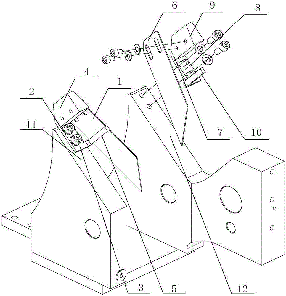 Synchronous packaging box discharging buffering device used for filling machine