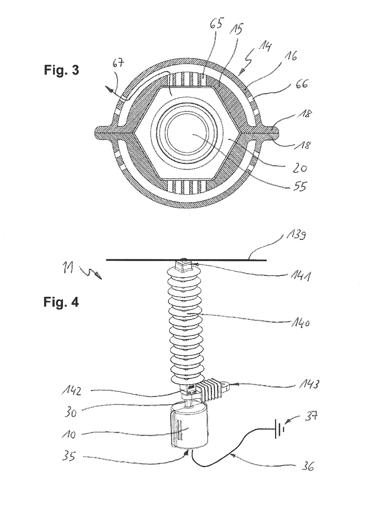 Disconnector device for a surge arrester and a protection assembly comprising a surge arrester connected to such a disconnector device