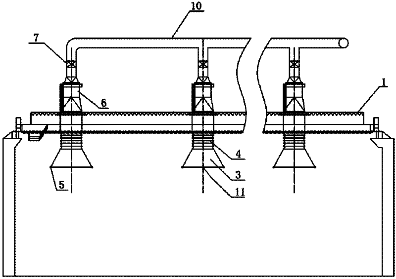 Multi-station top-suction type exhaust and dust processing device with function of automatic station conversion
