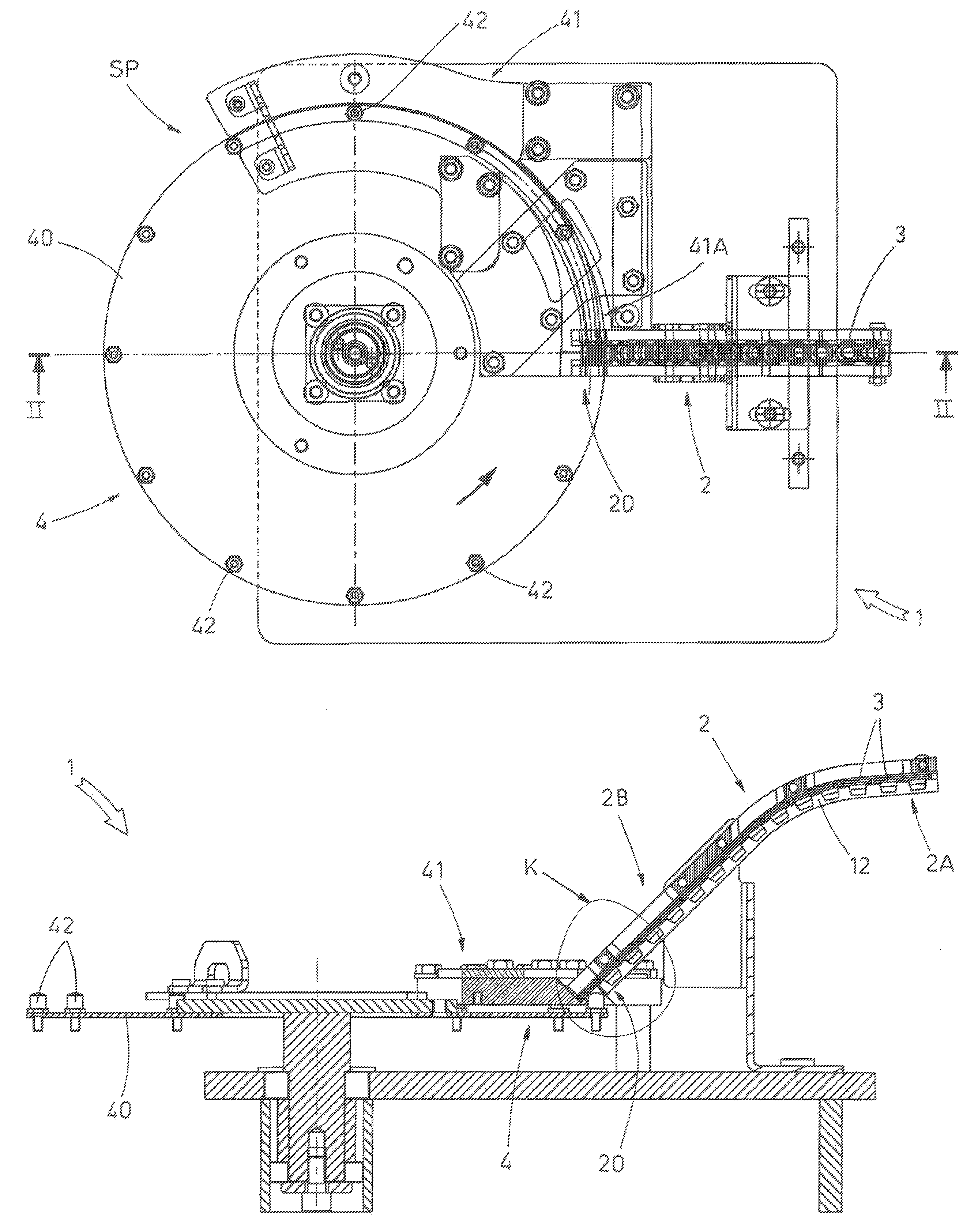 Device for feeding articles, in particular corks, to a pick-up station