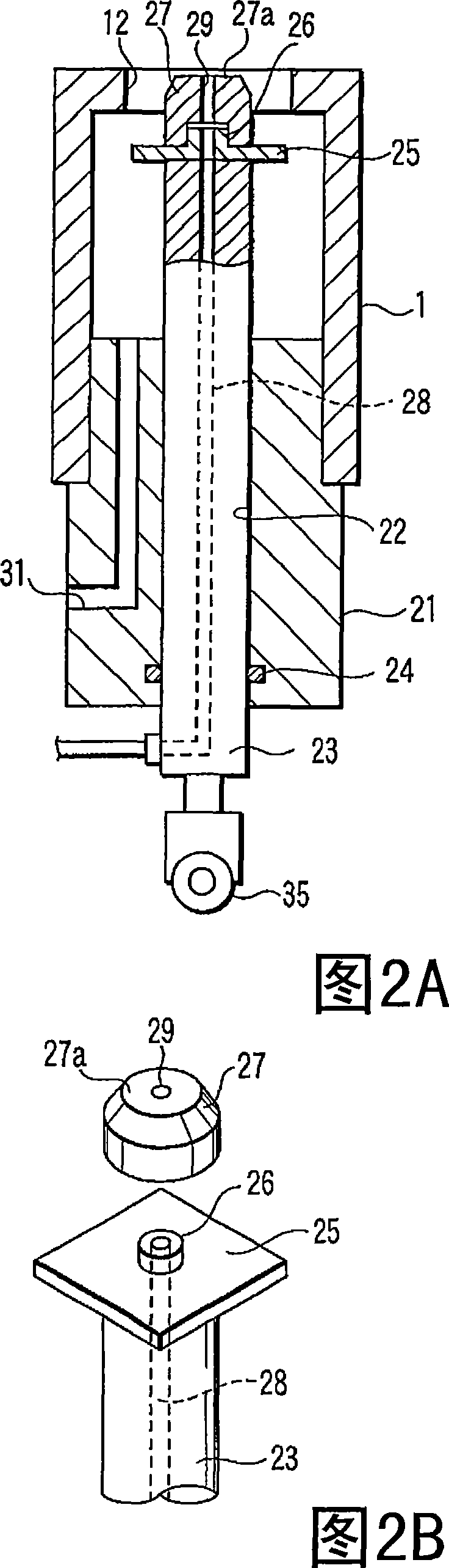 Device and method for picking up semiconductor chip