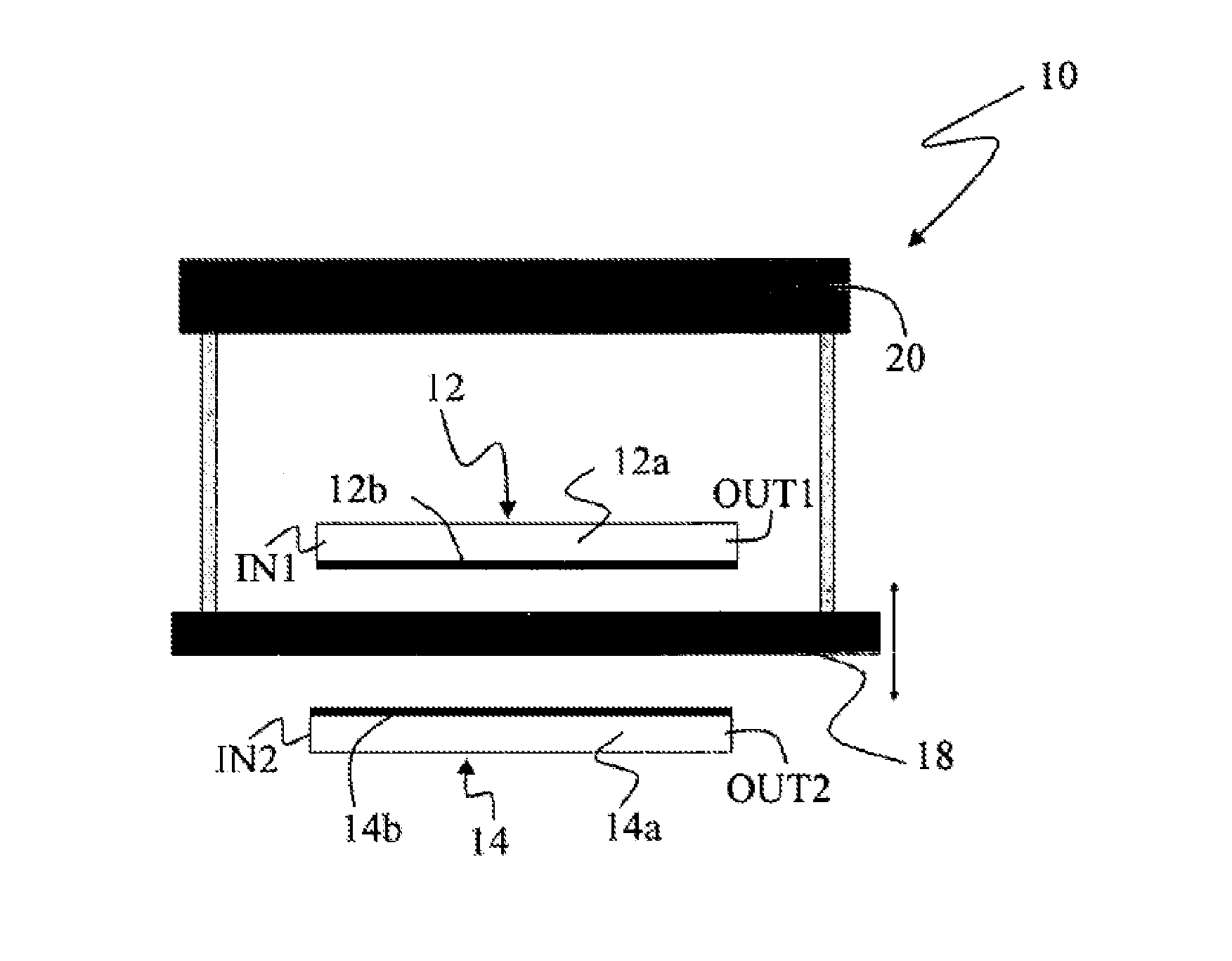 Delay element with a perturber displaceable between first and second microstrip circuits