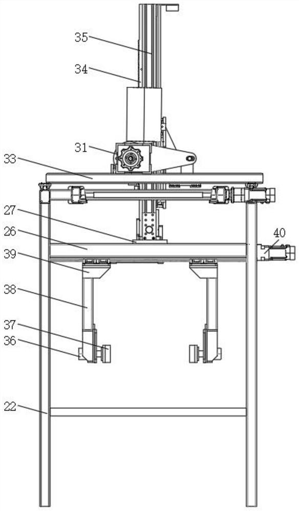 Conveying device capable of facilitating discharging and used for garment processing