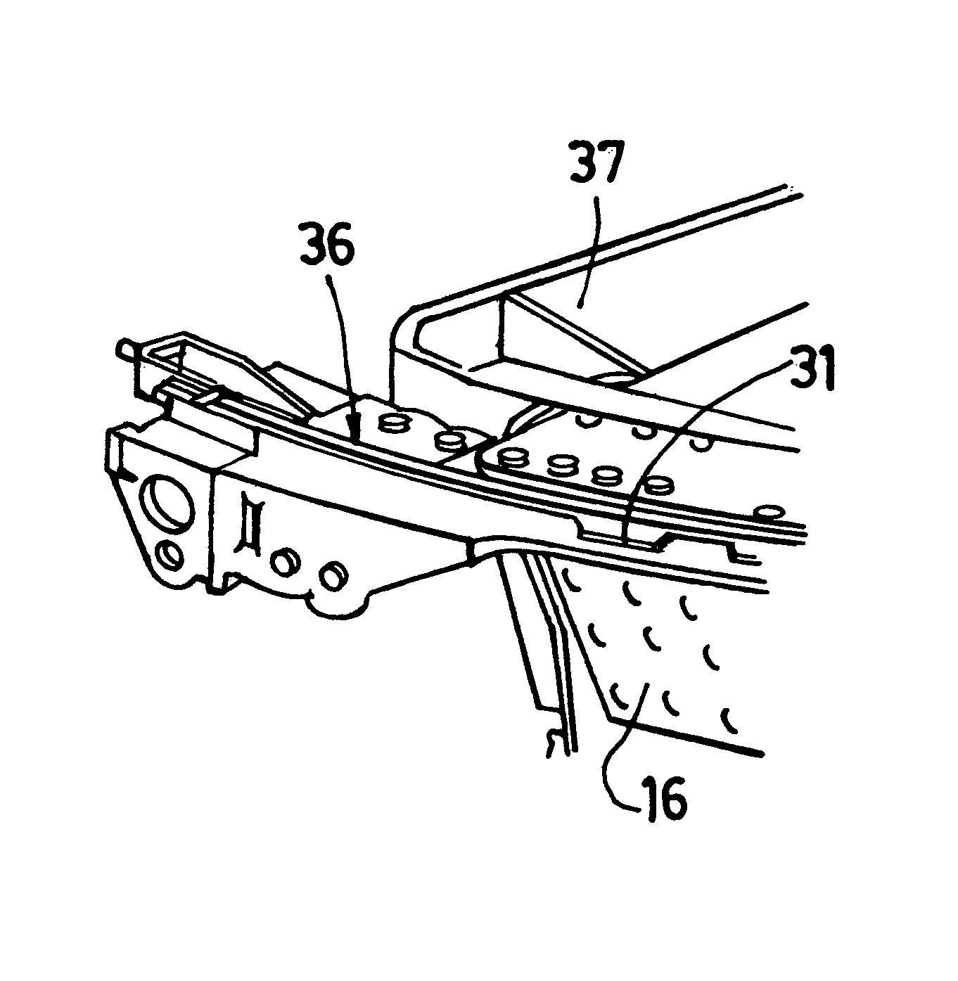 Attachement of a jet engine nacelle structure by means of a reinforced knife-edge/groove coupling