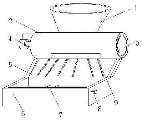 Feed tank capable of achieving automatic feed charging