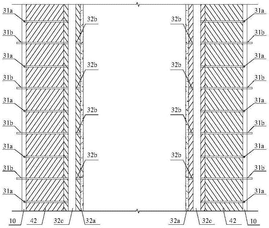 Deeply-buried side ditch drain external displacement-type lining and drainage system thereof