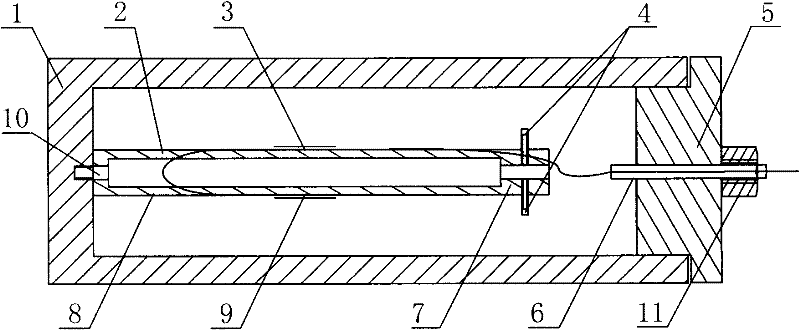 Optical fiber grating vibration sensor comprising double cantilever beams with equal strength