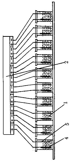Device for preparing graphene through large-scale electrochemical efficient stripping