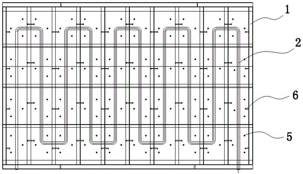 A steam pipe steel-concrete combined base form for precast concrete