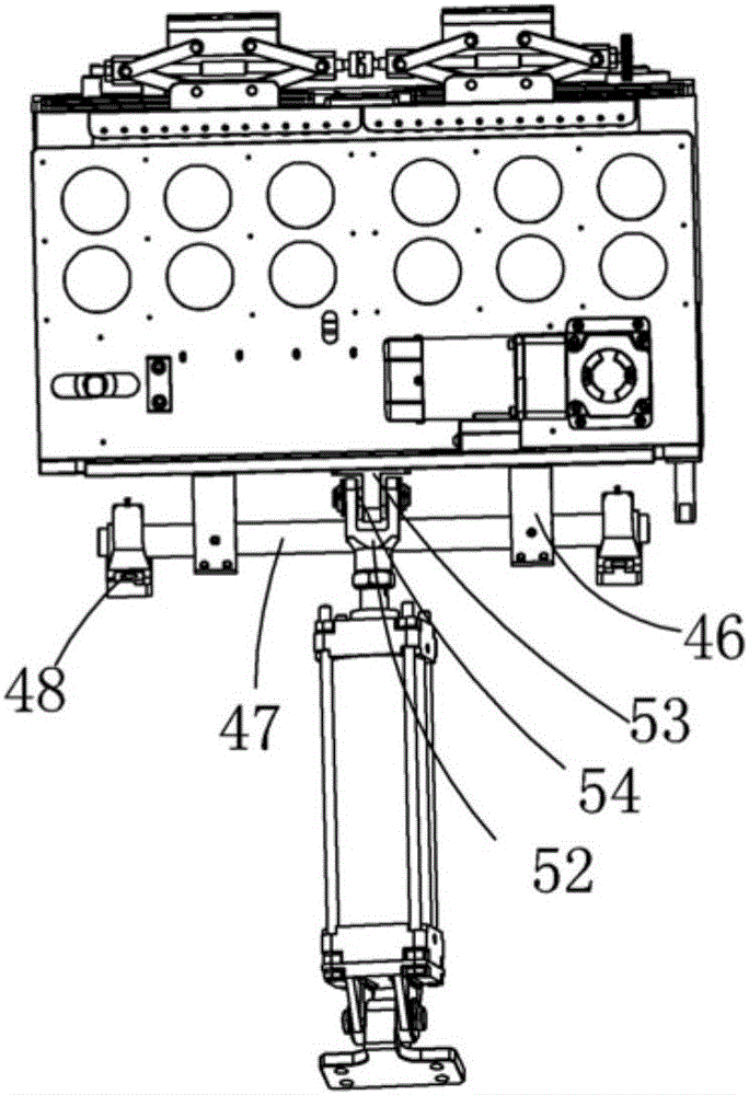 Transfer mechanism for adjusting product positions