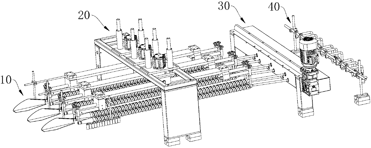 Automatic rolling device of layered cakes