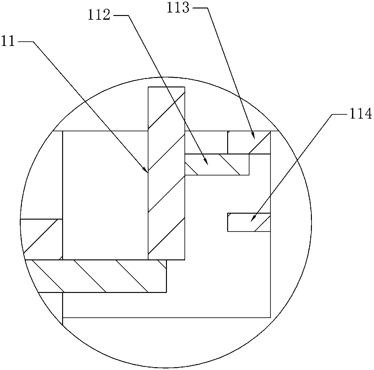 Coconut palm board pressing device capable of automatic feeding