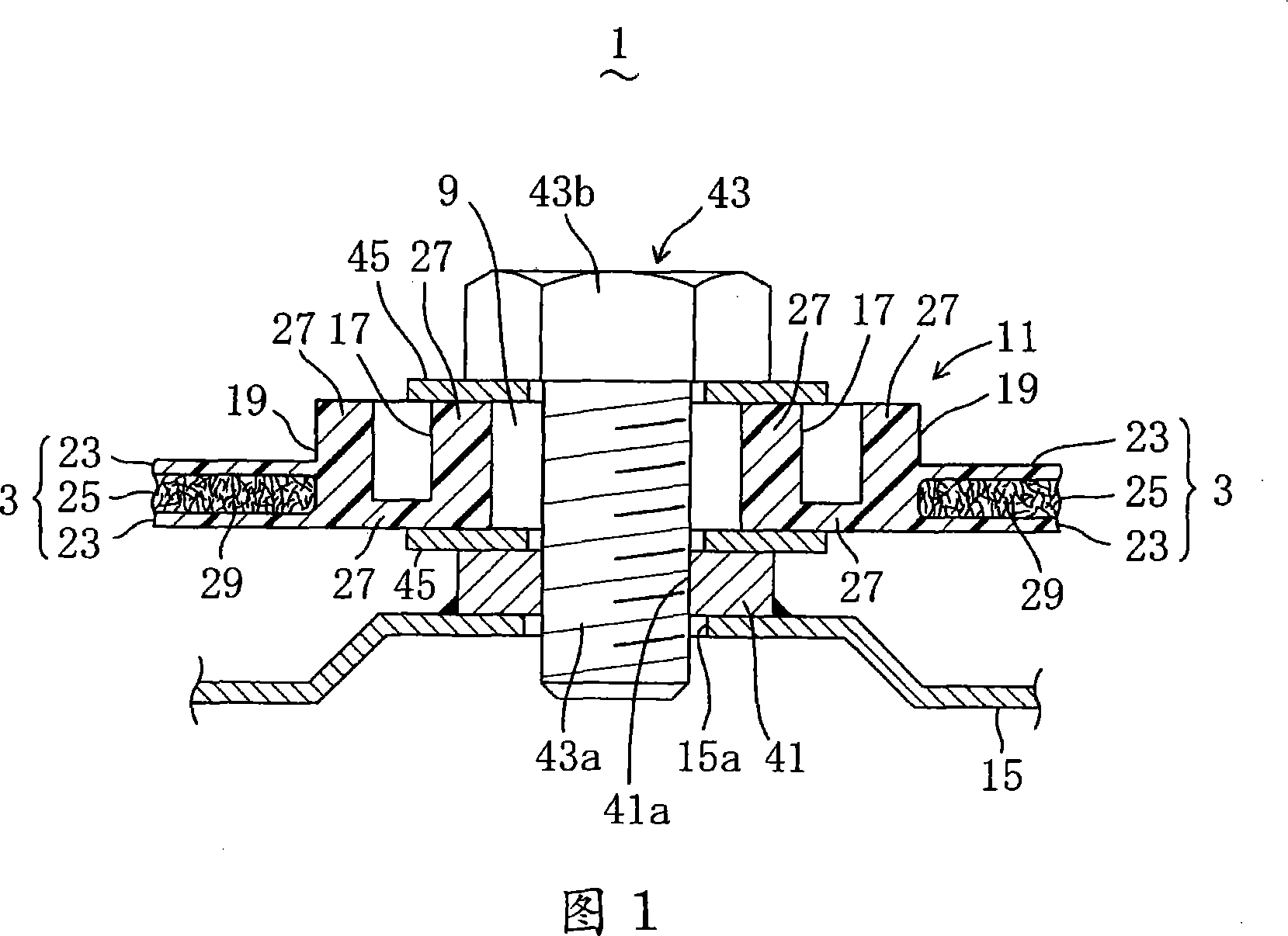 Resin molded body and method of molding the same