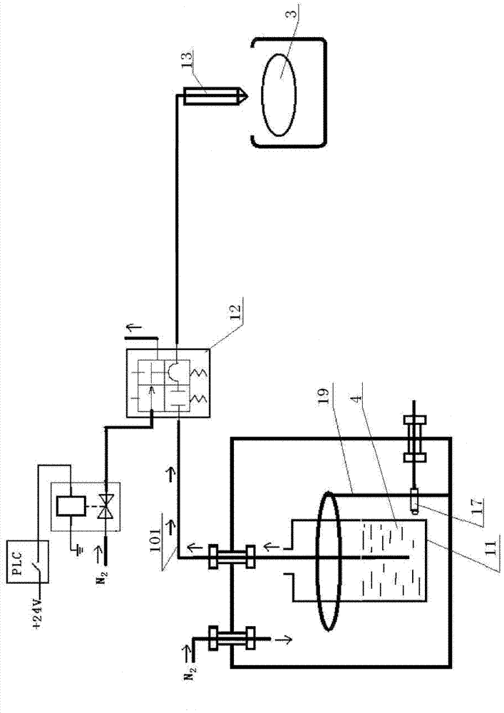 Solvent spraying apparatus used in glass rotary coating