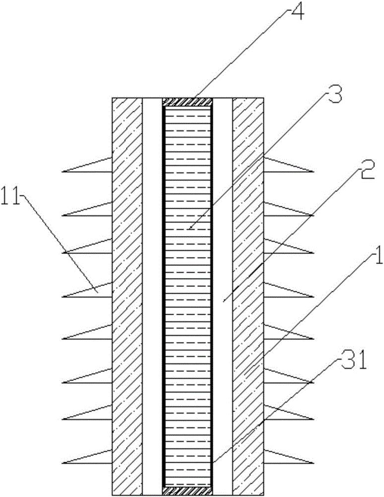Insulating layer of aerial insulated line of insulator capable of being used as discharge medium