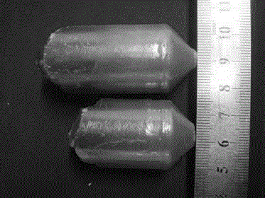 Lead scandium niobate-lead magnesium niobate-lead titanate ferroelectric single crystal and preparation method thereof